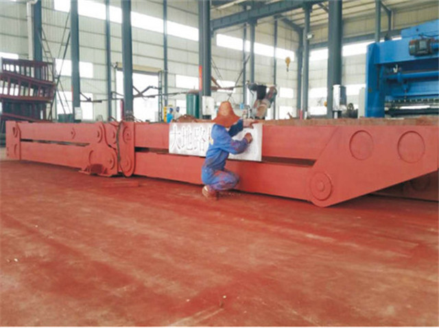 掛籃一體式主桁架